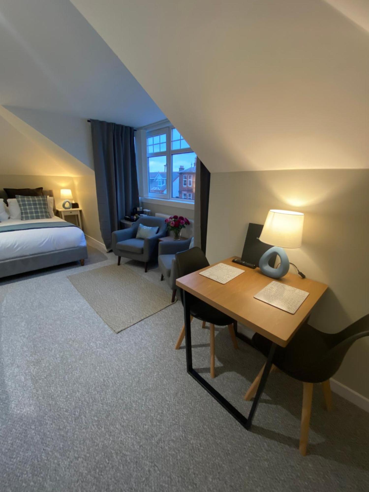 Peacock Guest House Ларгс Экстерьер фото